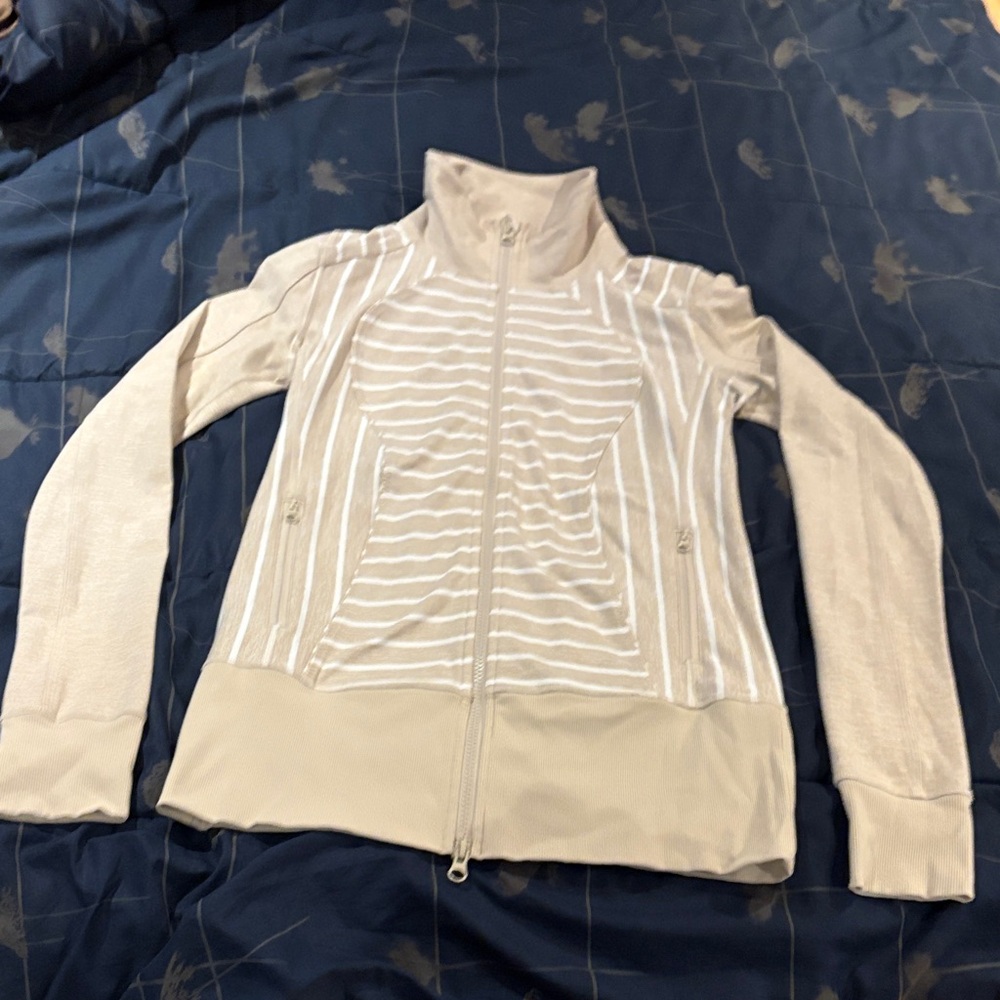 VEUC Lululemon Nice Asana Jacket
Deauville Stripe Heathered Cashew & White - sz6